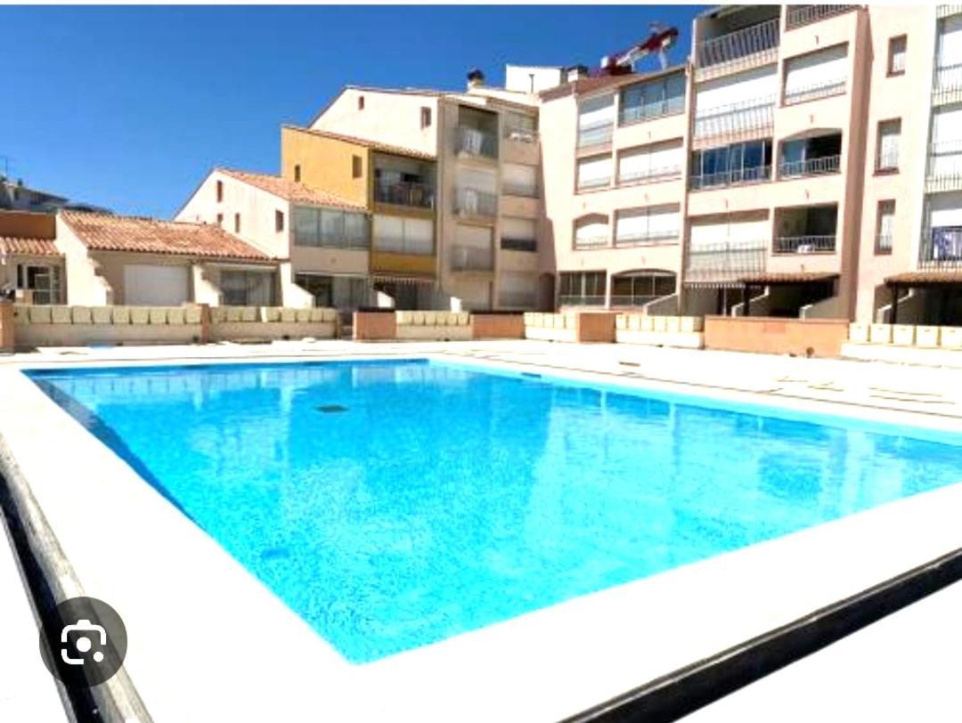 אגדה Centre Port,Studio Cosy,Vue Piscine Et Sur Le Parking Prive Ainsi Que Le Mont Saint Martin מראה חיצוני תמונה