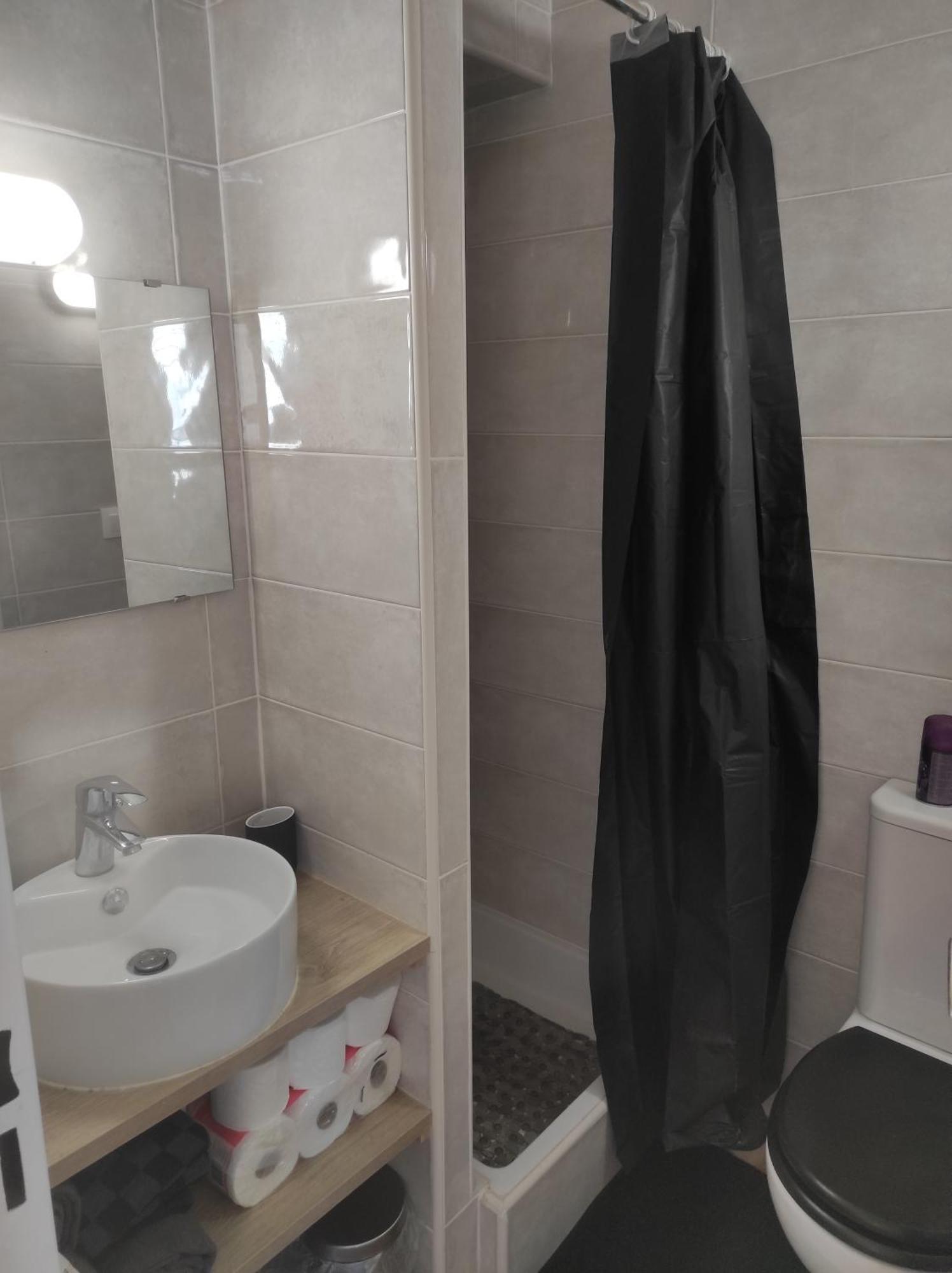 אגדה Centre Port,Studio Cosy,Vue Piscine Et Sur Le Parking Prive Ainsi Que Le Mont Saint Martin מראה חיצוני תמונה